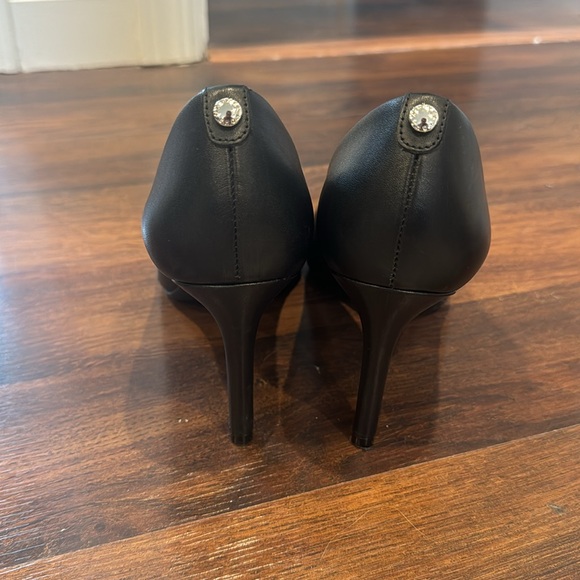 Michael kors black heels - Picture 2 of 6